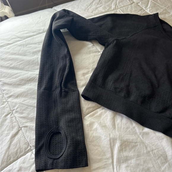 Gimmicks by BKE Black Long Sleeve Cropped Top - Picture 2 of 5